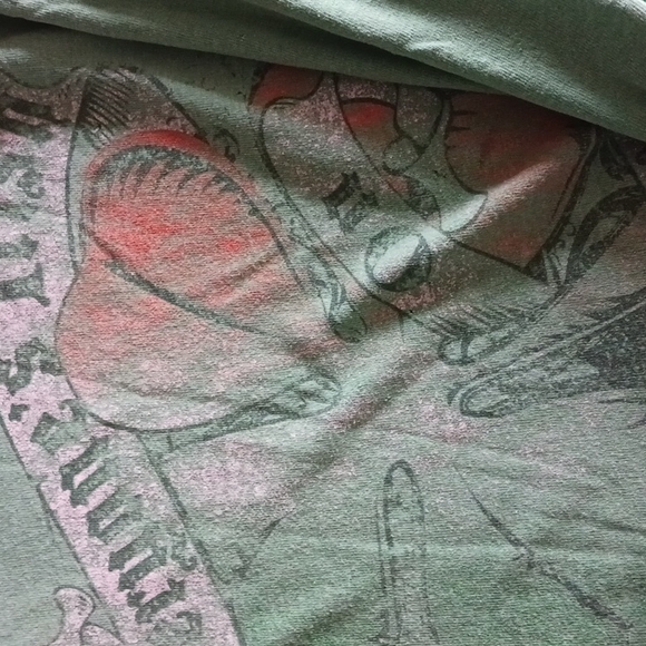 💙Green Saint Patrick's day shirt faded and distressed size large - Picture 7 of 16